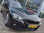 BMW 3-Serie Touring 320i 184pk Automaat Edition M-Sport | Origineel NL | Apple Carplay | Navi | Clima | Cruise | Leder+Stoelverwarming | Led Koplampen | Pdc V+A+Assist+Camera | Privacy Glass | 18''lm | Trekhaak