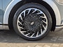 Hyundai Ioniq 5 Lounge 73kWh Automaat / Accu SOH 94,70% / 8 jaar Batterijgarantie / Fabrieksgarantie tot 11-2026 / CCS snelladen / Dealer onderhouden / Panoramadak / WLTP 451 km / Afn. trekhaak 1.600 kg / Elektrische klep en stoelen / Stuur-, stoel- en achterbankverwarming /