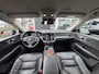 Volvo V60 2.0 B3 Momentum met Winterwielen, BTW-Auto, Origineel Nederlands, Wegklapbare Trekhaak, Lederen Bekleding, Enz...