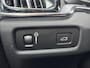 Volvo V60 2.0 B3 Momentum met Winterwielen, BTW-Auto, Origineel Nederlands, Wegklapbare Trekhaak, Lederen Bekleding, Enz...