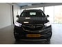 Opel Mokka X 1.4-140pk Turbo Black Edition. Werkelijk hele mooie en goed onderhouden hoogzitter ! Autm. airco, LM wielen, metallic lak, LED verlichting, navigatie, telefoonvoorb., privacy glass, stoel- en stuurwiel verw., trekhaak+afneembare kogel etc.