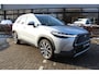 Toyota Corolla Cross 1.8 Hybrid 140 Style Plus | Rijklaar | Stoel-/stuurverw. | Blind Spot | All-season | El.achterklep | Keyless | Adap.cruise | LED | Parkeersens. v+a | Apple/Android | Navi