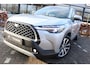 Toyota Corolla Cross 1.8 Hybrid 140 Style Plus | Rijklaar | Stoel-/stuurverw. | Blind Spot | All-season | El.achterklep | Keyless | Adap.cruise | LED | Parkeersens. v+a | Apple/Android | Navi