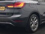 BMW X1 xDrive25e Sportline Plug In Hybrid 221pk Dealer O.H. PHEV | Panodak | Adaptive Cruise | Head Up | Camera | Lederen Sportstoelen Memory & Verwarmd | Sfeerverlichting | Stuur Verwarmd | Apple Carplay | Keyless | Navigatie | DAB |