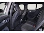 Volvo XC40 Recharge Twin Plus 78 kWh - IntelliSafe Assist & Surround - Parkeercamera achter - Verwarmde voorstoelen & stuur - Parkeersensoren voor & achter - Draadloze tel. lader - Warmtepomp - Elektr. inklapbare trekhaak - 19' LMV