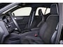 Volvo XC40 Recharge Twin Plus 78 kWh - IntelliSafe Assist & Surround - Parkeercamera achter - Verwarmde voorstoelen & stuur - Parkeersensoren voor & achter - Draadloze tel. lader - Warmtepomp - Elektr. inklapbare trekhaak - 19' LMV