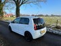 Volkswagen Up! 1.0 high up! | Navigatie | Parkeersensoren | Licht metaal |
