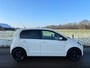 Volkswagen Up! 1.0 high up! | Navigatie | Parkeersensoren | Licht metaal |