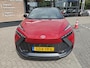 Toyota C-HR 1.8 Hybrid 140 First Edition NAVI APPLE/ANDROID PARK-SENSOREN 360°CAMERA KEYLESS DRAADLOOS-LADEN BLIND-SPOT ELEK-ACHTERKLEP AD-CRUISE 18"LMV