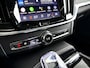Volvo V90 T8 Plug-in hybrid AWD Ultra Dark | Panoramadak | 360° camera | Bowers & Wilkins | Luchtvering | Stoelventilatie | Stoel- en Stuurverwarming | Trekhaak
