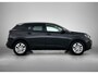 Peugeot 3008 SUV Blue Lease Executive 130pk | Navigatie | Climate Control | Cruise Control | Parkeersensoren v+a | Armsteun | Bluetooth | Apple Carplay / Android Auto | Draadloze telefoonlader | Regensensor | Donker getint glas | Afneembare trekhaak | Lage kilometerstand | 17" lichtmetalen velgen |