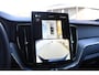 Volvo XC60 T6 350PK Plug-in hybrid AWD Ultra Black Edition / Navigatie / Adaptieve Cruisecontrol / Head Up-Display / Panorama dak / Elektrische stoelen met geheugen / Stuurverwarming / Stoelverwarming v+a / 360 Camera /