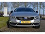 Volvo V60 Cross Country D3 150PK Automaat Momentum | Trekhaak | Stoelverwarming | Camera