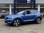 Volvo XC40 Recharge P8 AWD R-Design / Automaat / NL-Auto / Dealer-Onderhouden / Open-Panodak / Harman-Kardon Audio / Pilot-Assist / Standkachel / Stuur- en Stoelverwarming / Elektr.-Wegklapbare Trekhaak / LED / Keyless / 360°-Camera / Dodehoek-Detectie / Elektr.-Achterklep / Apple-Carplay & Android-Auto / Houtafwerking-Interieur / DAB Radio-Bluetooth / Navi / PDC V+A / 19'' LMV / ENZ.