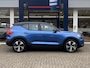 Volvo XC40 Recharge P8 AWD R-Design / Automaat / NL-Auto / Dealer-Onderhouden / Open-Panodak / Harman-Kardon Audio / Pilot-Assist / Standkachel / Stuur- en Stoelverwarming / Elektr.-Wegklapbare Trekhaak / LED / Keyless / 360°-Camera / Dodehoek-Detectie / Elektr.-Achterklep / Apple-Carplay & Android-Auto / Houtafwerking-Interieur / DAB Radio-Bluetooth / Navi / PDC V+A / 19'' LMV / ENZ.