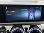 Mercedes-Benz A-klasse 180 Business Solution AMG | Panoramadak | Sfeerverlichting | Augmented Reality | Stoelverwarming | Parkeerpakket met Camera | Inclusief 24 maanden Mercedes-Benz Certified garantie voor Europa.