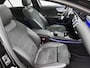 Mercedes-Benz A-klasse 180 Business Solution AMG | Panoramadak | Sfeerverlichting | Augmented Reality | Stoelverwarming | Parkeerpakket met Camera | Inclusief 24 maanden Mercedes-Benz Certified garantie voor Europa.