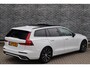 Volvo V60 2.0 B4 R-Design | Bowers Wilkins Audio | Panoramadak | Achteruitrijcamera | Lichtmetalen Velgen 20 inch | BLIS | Cruise Control Adaptief | Elektrisch Verstelbare Voorstoelen | Navigatie | Apple Carplay | Android Auto | Keyless Entry