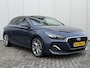 Hyundai i30 Fastback 1.4 T-GDI Premium / Lederen Bekleding / Panorama Dak / Trekhaak / 18" met all season / Navigatie / Electrisch verstelbare bestuurderstoel met geheugen /