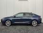 Hyundai i30 Fastback 1.4 T-GDI Premium / Lederen Bekleding / Panorama Dak / Trekhaak / 18" met all season / Navigatie / Electrisch verstelbare bestuurderstoel met geheugen /