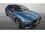 Volvo S60 2.0 T6 Recharge 340 pk AWD R-Design Navigatie Trekhaak Elek Stoel ACC Pilot Assist Blis Camera Apple Carplay Android Auto Plug in Hybride NL Auto 1e Eigenaar
