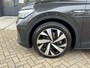 Volkswagen ID.4 First 204pk 77 kWh / Navigatie / Camera / App-Connect / Stuur & Stoelverwarming / Parkeersensoren Voor & Achter / 20" LMV