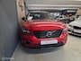 Volvo XC40 1.5 T4 Recharge R-Design|Fusion Red Metallic|CAM|Stoel/Stuur verwarm|Carplay