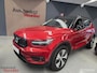 Volvo XC40 1.5 T4 Recharge R-Design|Fusion Red Metallic|CAM|Stoel/Stuur verwarm|Carplay