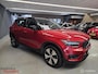 Volvo XC40 1.5 T4 Recharge R-Design|Fusion Red Metallic|CAM|Stoel/Stuur verwarm|Carplay
