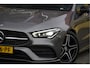 Mercedes-Benz CLA Shooting Brake 180 Automaat! AMG BJ2020 Lmv 18" | Led V+A | Pdc | Navi | Keyless entry | Panoramadak | Elek. achterklep | Burmester Audio | Dashboard verlichting | Virtual cockpit | Climate control | Cruise control | Sportstoelen | Zwarte hemel | Extra getint glas