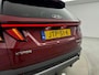 Hyundai Tucson 1.6 T-GDI PHEV COMFORT SMART 4WD | SoH 98%! | DE LUXE | TWOTONE | TREKHAAK | PDC VOOR | CLIMA | CRUISE | CAMERA | I-KEY | NAVI | STOELVERWARMING | 19'' LM VELGEN |