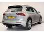 Volkswagen Tiguan 1.5 TSI Comfortline Business R-Line | Panorama dak | 360° Camera | Key-Less | LED koplampen |