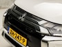 Mitsubishi Outlander 2.4 PHEV Deluxe 225Pk Automaat (SCHUIFDAK, APPLE CARPLAY, 360 CAMERA, LEDER, ZWART HEMEL, ADAPTIVE CRUISE, GETINT GLAS, STOELVERWARMING, NIEUWE APK, NIEUWSTAAT)
