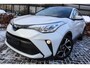 Toyota C-HR 1.8 Hybrid Style | Rijklaar | Trekhaak | Parelmoer | Blind Spot | Stoel-/stuurverw. | Apple/Android | Navi | LED | Keyless | Camera | Dealer onderhouden