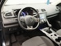 Renault Kadjar TCe 140 Zen | R-Link multimedia met Apple CarPlay & Android Auto | Parkeersensoren v+a | Shark fin antenne | Lichtmetalen wielen 17" 'Aquila' | Privacy glass | Metaalkleur |