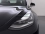 Tesla Model 3 Long Range AWD 75kWh Trekhaak Lmv 18" AutoPilot FSD Leder Panoramadak Adaptive-Cruise Camera's Elektr.-Stuur+Stoelen+Spiegels+Geheugen+Easy-Entry+Verwarmde stoelen Park assistent Pdc WIFI Lane-Assist Speed-Assist Navi LED Comfortstoelen ACC DAB Voorverwarmen interieur via App Keyless One-Pedal-Drive 4WD 1.000KG Trekgewicht Origineel Nederlandse Auto Fabrieksgarantie op Batterij en Motor tot 192.000km/18-11-2027