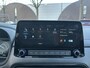 Hyundai Kona 1.6 GDI HEV Premium STOEL VERKOELING/VERWARMING | STUURWIEL VERWARMD | ACHTERBANK VERWARMD | HEAD UP | APPLECARPLAY \ AINDROID AUTO | AFNM. TREKHAAK | KRELL BOXEN |