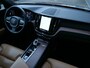 Volvo XC60 2.0 T6 Plug-in hybrid AWD R-Design 350 Pk Automaat Navigatie / DAB / Pano-dak / Leer / Trekhaak