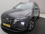 Hyundai Tucson 1.6 T-GDI HEV Comfort AUTOMAAT / Navigatie / NL Auto / Apple CarPlay & Android Auto / 1650KG Trekgewicht / Achteruitrijcamera / 1ste Eigenaar / Climate control / Adaptieve Cruise control / Stoelverwarming / Dealeronderhouden /