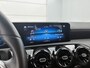 Mercedes-Benz A-klasse 160 Business Solution | Achteruitrijcamera | Stoelverwarming voor | Spiegelpakket | Navigatie. Inclusief 24 maanden MB Certified garantie voor Europa.