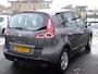 Renault Scenic 2.0 Dynamique Automatische airco, navigatie, licht metalen velgen, cruise controle, parkeersensoren, automaat, enz.