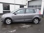 Renault Scenic 2.0 Dynamique Automatische airco, navigatie, licht metalen velgen, cruise controle, parkeersensoren, automaat, enz.