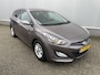 Hyundai i30 Wagon 1.6 GDI Business Edition / Navigatie / Camera / Telefoon / Trekhaak / Parkeersensoren V + A / LMV / Climate Control / Cruise Control / Dealer Onderhouden Auto.