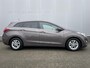 Hyundai i30 Wagon 1.6 GDI Business Edition / Navigatie / Camera / Telefoon / Trekhaak / Parkeersensoren V + A / LMV / Climate Control / Cruise Control / Dealer Onderhouden Auto.