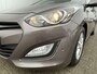 Hyundai i30 Wagon 1.6 GDI Business Edition / Navigatie / Camera / Telefoon / Trekhaak / Parkeersensoren V + A / LMV / Climate Control / Cruise Control / Dealer Onderhouden Auto.