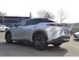 Lexus RZ 350e Luxury Line 77 kWh NIEUW DIRECT LEVERBAAR STOELVERW EL-ACHTERKLEP EL-STOELEN INFRAROOD-VERW STUURVERW 360-CAMERA