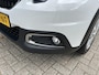 Peugeot 2008 1.2 Turbo 110PK Signature | 6-Bak | All Season banden | Navigatie | DAB+ | Cruise control | Airco | LED Dagrijverlichting | Dakrails | Sensoren achterzijde.