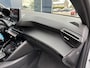 Peugeot 2008 1.2 Turbo 100 PK Allure | Lage km stand 7800 | Navigatie via Telefoon | Stoelverwarming | 360 Graden Camera | Dode Hoek Detectie | Climate Control | LED Verlichting | Cruise Control | 17" Lichtmetalen Velgen | Hoge Zitpositie | Half Lederen Bekleding |