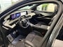 Peugeot e-5008 GT Avantage 73 kWh | Climate Control | Elek. Verstelbare Stoelen + Geheugen & Massage | Elek. Schuif / Kantel Dak | Elek. Kofferklep | Full Map Navigatie | Apple Carplay / Android Auto | 360 Camera | Parkeersensoren | Bekleding Half Leder / Alcantara | Direct uit Voorraad Leverbaar!