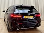 BMW 1-Serie M135i xDrive *Panoramadak* Head-Up / Adaptive Cruise / Harman/Kardon / Keyless / Lederen Kuipstoelen / Carplay / Camera / 19'' LMV